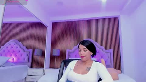 selenastonne online show from 8, 11, 2025