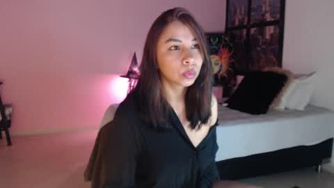Snapshot of selene_gils chatting on 4, 1, 2025 nathy online show from 4, 1, 2025