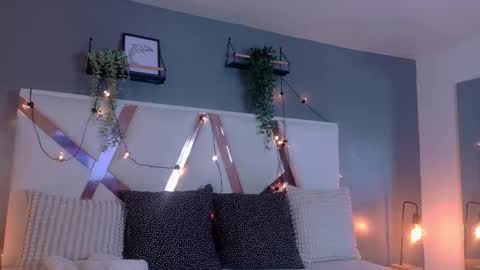 SELENE GIBSON online show from 2, 2, 2026