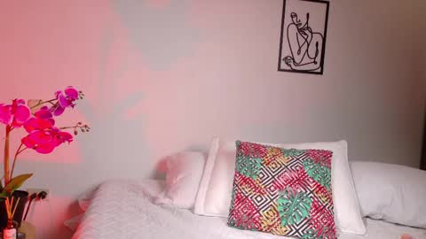 Snapshot of selenenova chatting on 15, 5, 2026 Selene Nova online show from 15, 5, 2026