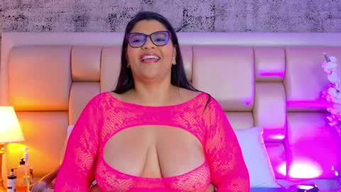 Selenna Cooper online show from 25, 4, 2026