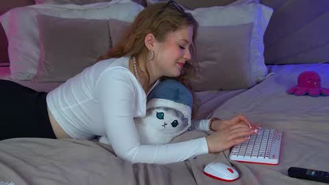 SelinSwarovski online show from 2, 2, 2025