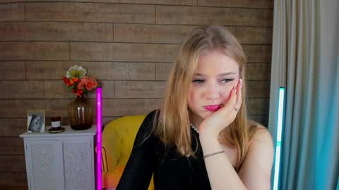 SelinSwarovski online show from 4, 2, 2025