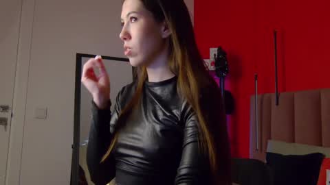 Nicole online show from 27, 4, 2026