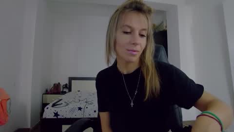 Snapshot of sellena_angel chatting on 15, 10, 2025 sellena_angel online show from 15, 10, 2025