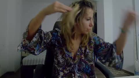 Snapshot of sellena_angel chatting on 16, 11, 2025 sellena_angel online show from 16, 11, 2025