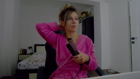 Snapshot of sellena_angel chatting on 4, 12, 2025 sellena_angel online show from 4, 12, 2025