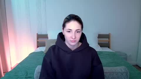 sensitiveheartt online show from 22, 4, 2026