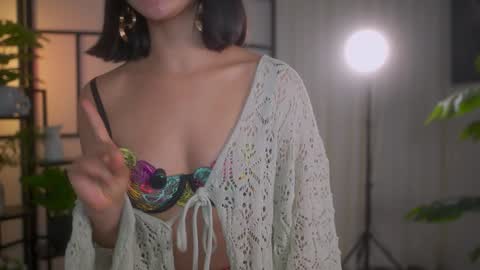 Maria- OF sensual bee online show from 30, 1, 2025