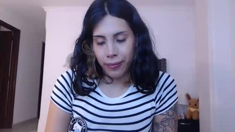 sararoussee online show from 23, 4, 2026