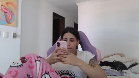 sararoussee online show from 30, 4, 2026