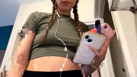 serenityroseee online show from 3, 6, 2026