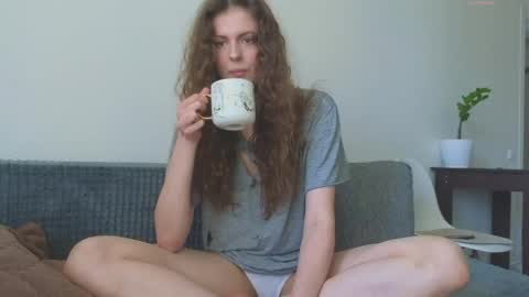 Snapshot of sereta_fin chatting on 25, 5, 2026 Hey Guys and Girls non-binary personalities Im Sereta online show from 25, 5, 2026