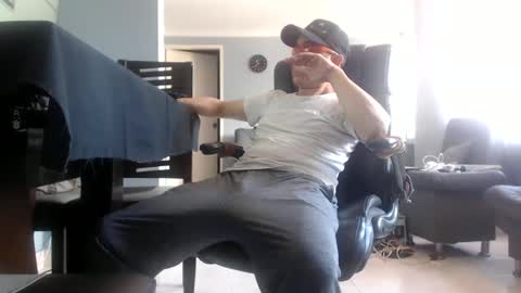 hetero serio discreto online show from 6, 1, 2025