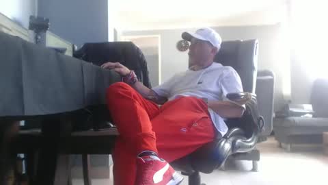 hetero serio discreto online show from 29, 1, 2025