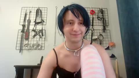 Servile Sarah online show from 28, 4, 2026