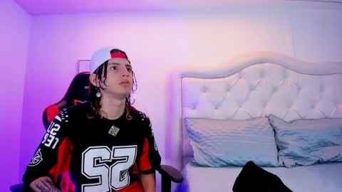 Snapshot of sett_and_gwen chatting on 19, 12, 2024 sett_and_gwen online show from 19, 12, 2024