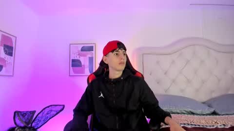 Snapshot of sett_and_gwen chatting on 2, 1, 2025 sett_and_gwen online show from 2, 1, 2025