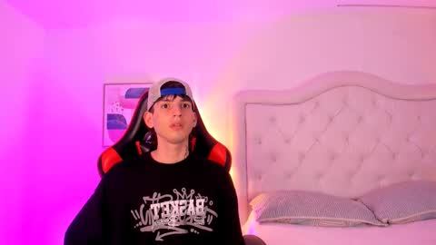 Snapshot of sett_and_gwen chatting on 19, 1, 2025 sett_and_gwen online show from 19, 1, 2025