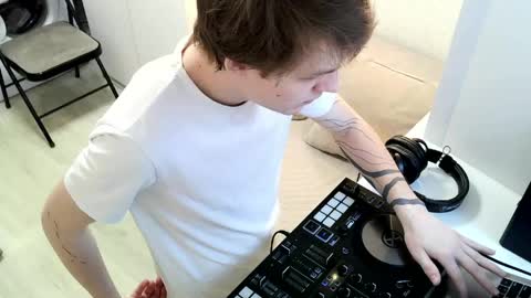 Snapshot of sexplace_ chatting on 28, 4, 2026 Jennis and OliverPvt is open online show from 28, 4, 2026