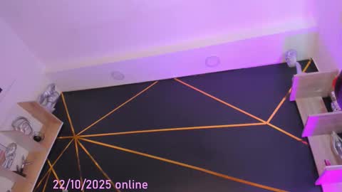 Tifanny Benitez  online show from 22, 10, 2025