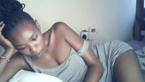 sexxy_curvy23 online show from 24, 4, 2026