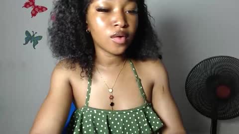 Snapshot of sexy_bluey247 chatting on 16, 12, 2025 sexy_bluey247 online show from 16, 12, 2025