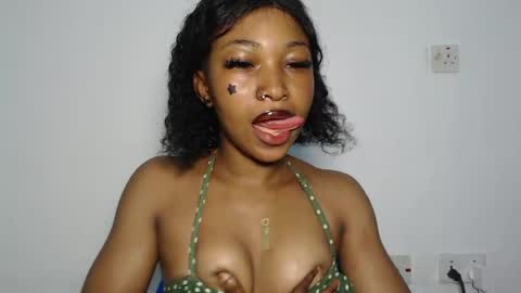 Snapshot of sexy_bluey247 chatting on 4, 4, 2026 sexy_bluey247 online show from 4, 4, 2026