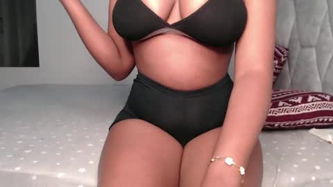 Snapshot of sexy_chocolata chatting on 5, 3, 2025 chocolata online show from 5, 3, 2025