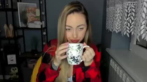 Snapshot of sexy_coralie chatting on 24, 12, 2024 C o r a l i e online show from 24, 12, 2024