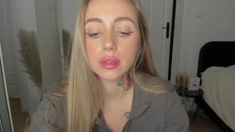 Snapshot of sexy_coralie chatting on 26, 2, 2025 C o r a l i e online show from 26, 2, 2025