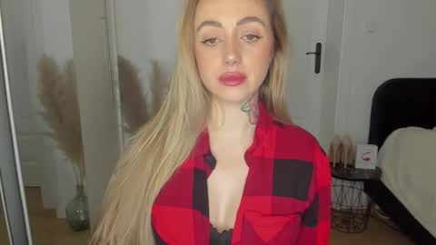 Snapshot of sexy_coralie chatting on 28, 2, 2025 C o r a l i e online show from 28, 2, 2025