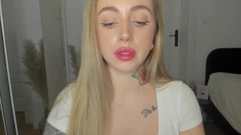 Snapshot of sexy_coralie chatting on 11, 3, 2025 C o r a l i e online show from 11, 3, 2025