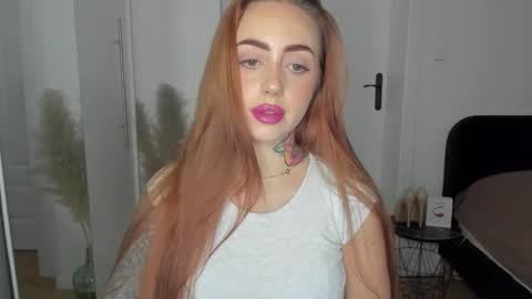 Snapshot of sexy_coralie chatting on 4, 12, 2025 C o r a l i e online show from 4, 12, 2025