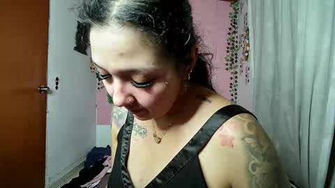 sexy lolas online show from 1, 12, 2025