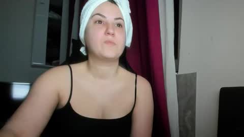 Snapshot of sexy_slimm25 chatting on 3, 4, 2026 Slimm online show from 3, 4, 2026
