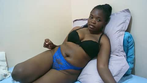 Snapshot of sexy_tiffah33 chatting on 12, 11, 2025 Tiffah online show from 12, 11, 2025