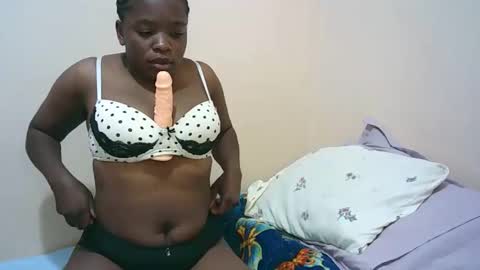 Snapshot of sexy_tiffah33 chatting on 13, 11, 2025 Tiffah online show from 13, 11, 2025