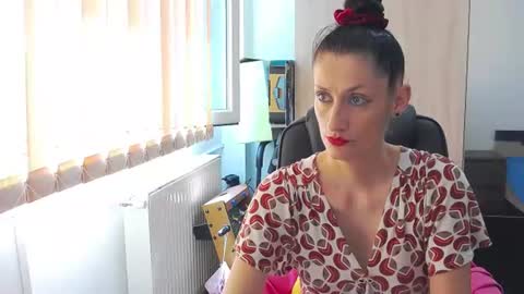 Snapshot of sexybeeaa chatting on 28, 6, 2026 SexyBea online show from 28, 6, 2026
