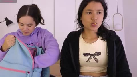 chanell and yina online show from 22, 4, 2026