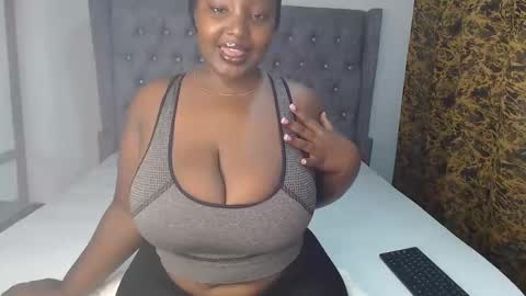 Snapshot of sexychocco_ chatting on 3, 1, 2025 sexychocco online show from 3, 1, 2025