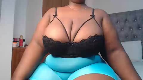 Snapshot of sexychocco_ chatting on 27, 1, 2025 sexychocco online show from 27, 1, 2025