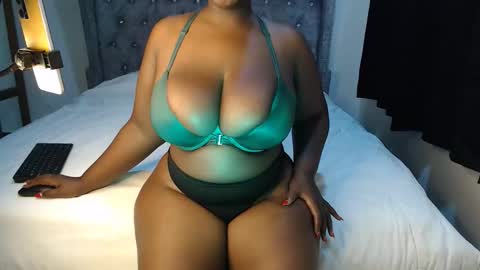 Snapshot of sexychocco_ chatting on 29, 10, 2025 sexychocco online show from 29, 10, 2025