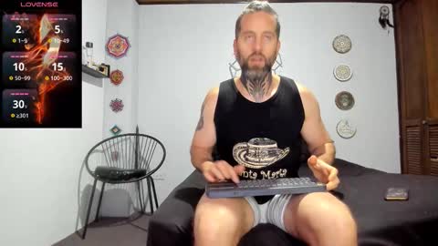 Snapshot of sexycolombian2022 chatting on 7, 11, 2025 Antonioylola online show from 7, 11, 2025