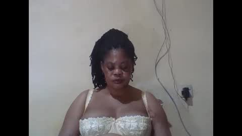 Snapshot of sexydove2 chatting on 27, 4, 2026 EMILY online show from 27, 4, 2026
