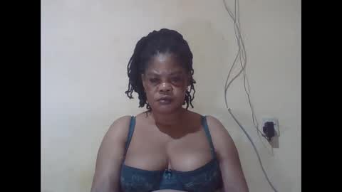 Snapshot of sexydove2 chatting on 2, 5, 2026 EMILY online show from 2, 5, 2026