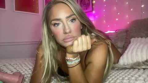 Ashley Love online show from 3, 2, 2026