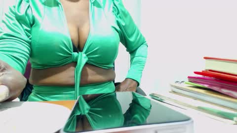 sexyhanny4u online show from 26, 10, 2025