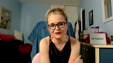 Snapshot of sexyjennyeu chatting on 11, 3, 2026 Jenny online show from 11, 3, 2026