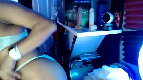 Snapshot of sexylatincouple chatting on 17, 12, 2024 SEXYLATINCOUPLE online show from 17, 12, 2024